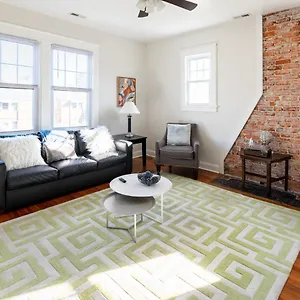 Contemporary 3-bedroom With Balcony In Rva Apartment