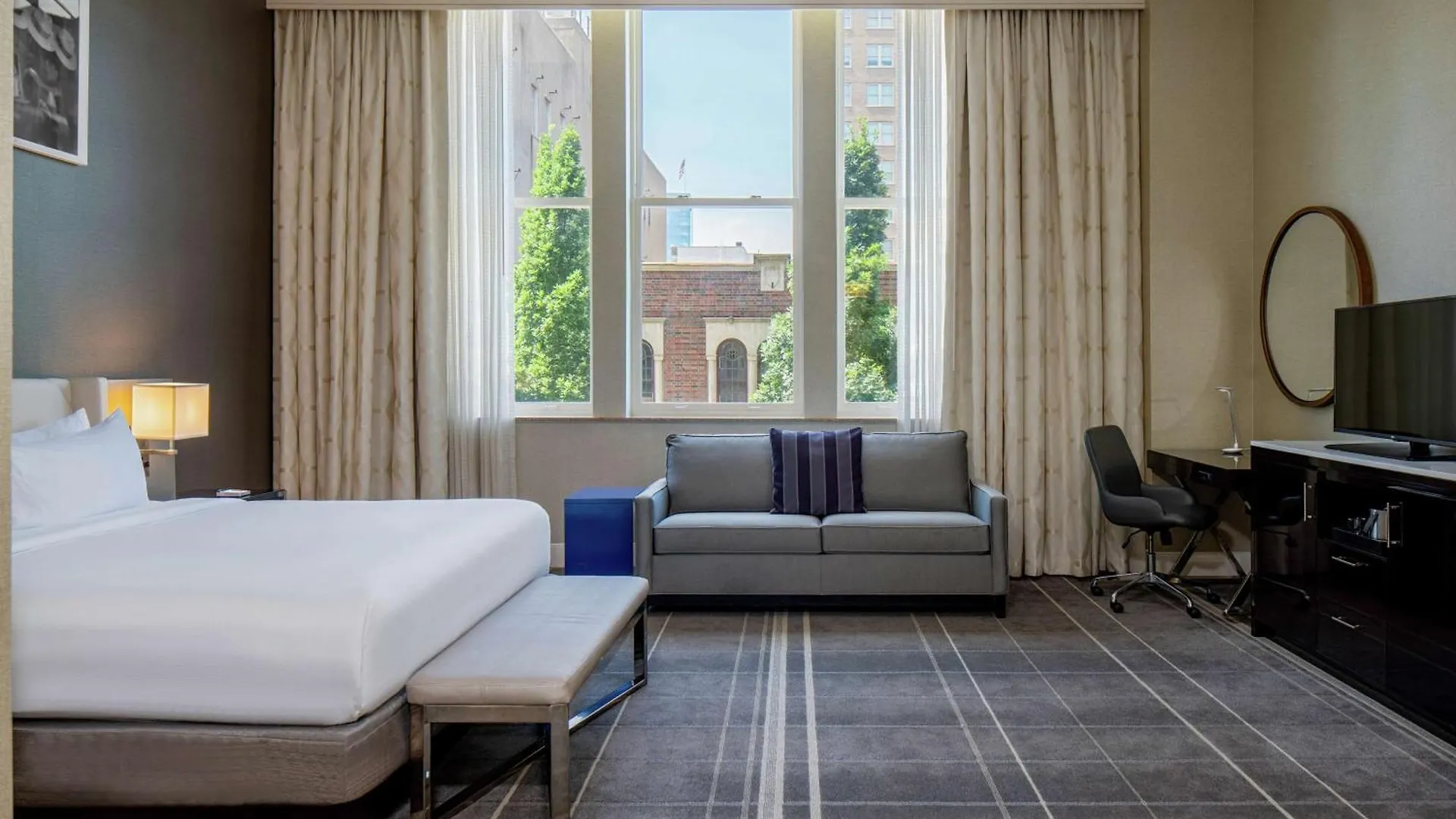Отель Hilton Richmond Downtown